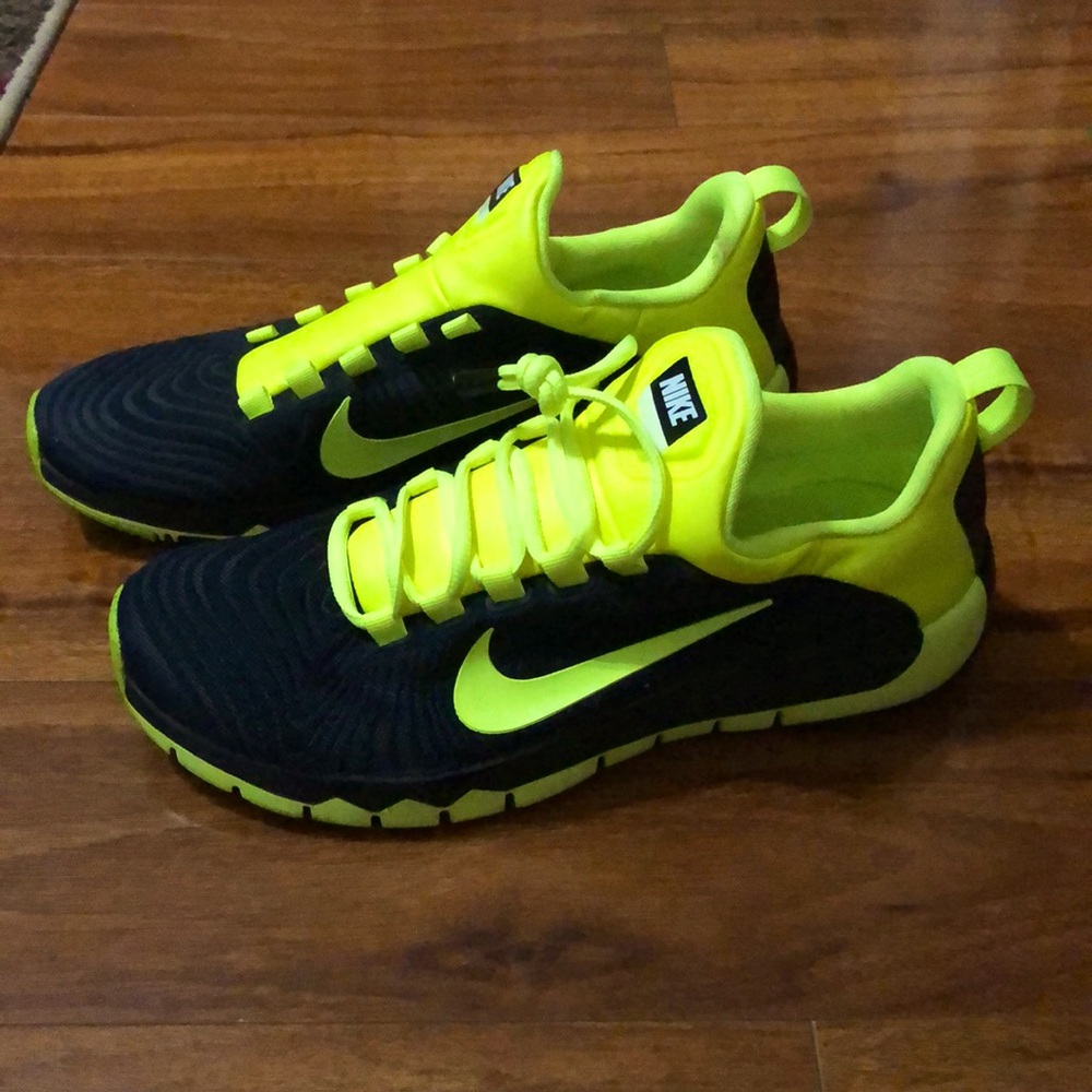 Nike Free Tennis Shoes